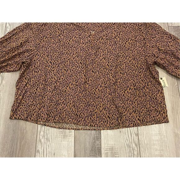 Terra & Sky plus size leopard blouse, size 2X - Picture 6 of 12